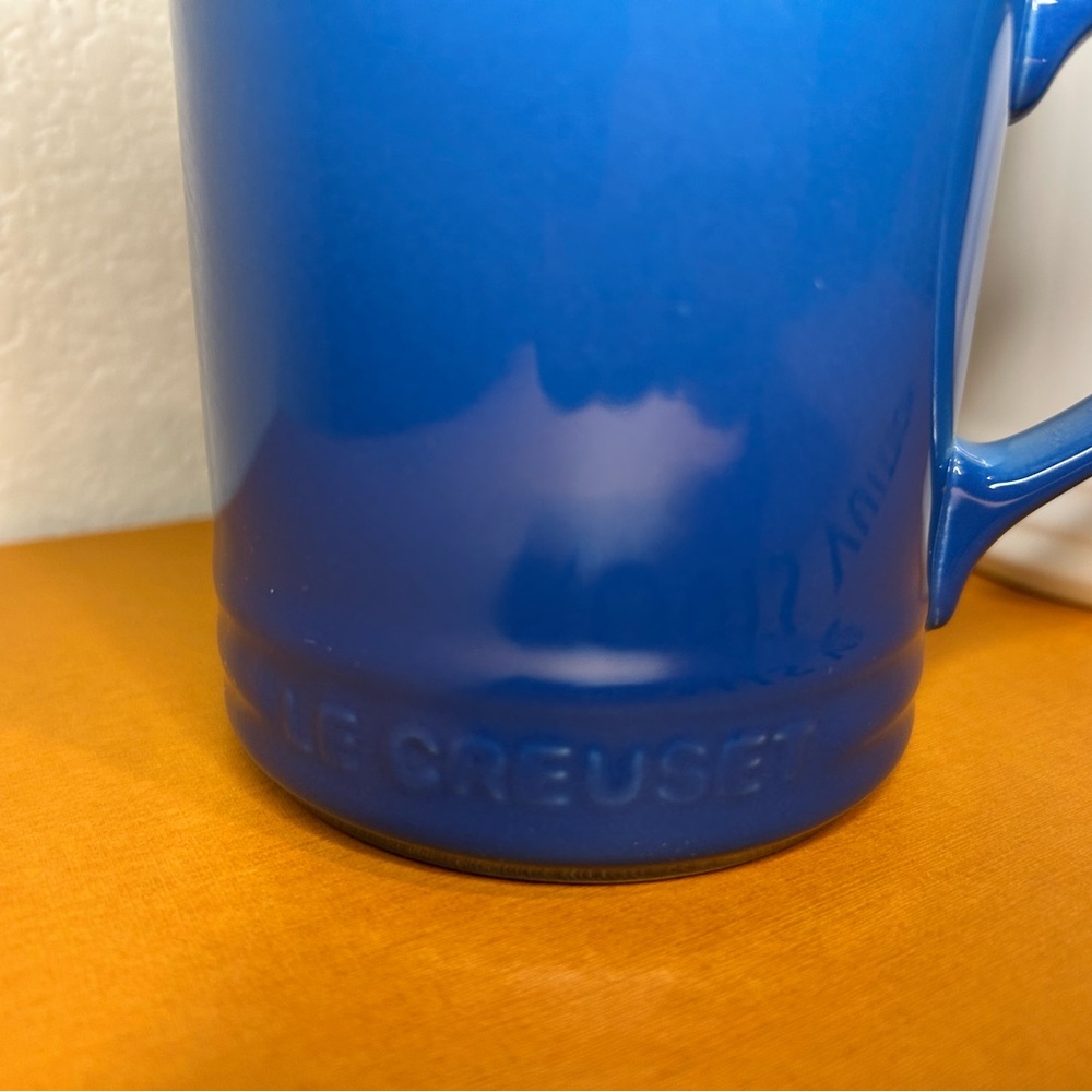 Le Creuset Classic Blue and White Mugs set - Picture 5 of 11